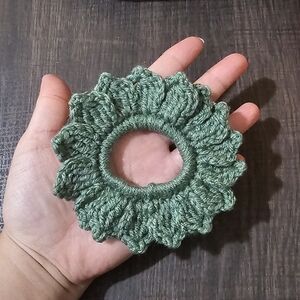 Crochet Flower Scrunchie